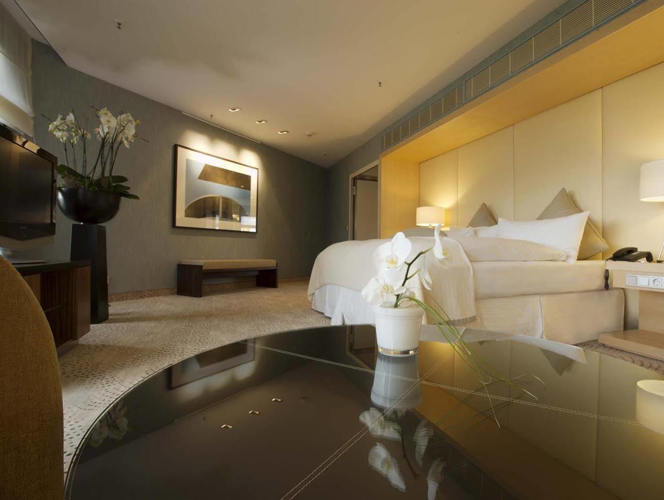 Hotel Sheraton Grand Esplanade 5*