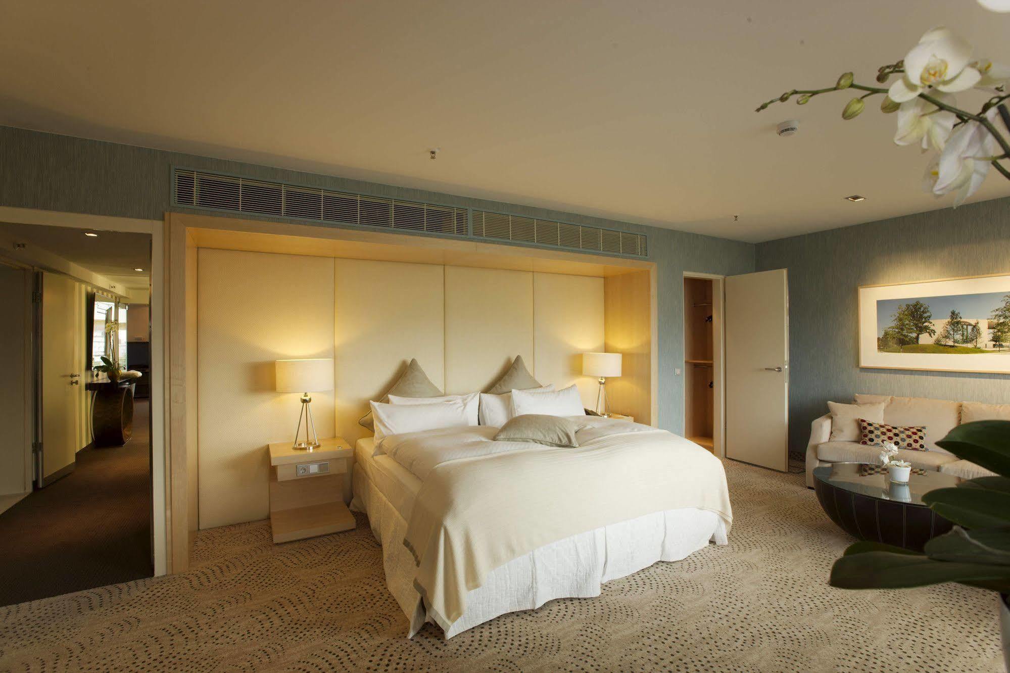 Sheraton Grand Esplanade 5*